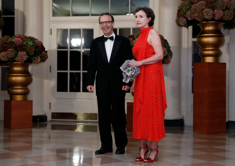 Illustration for article titled Dressing for Diplomacy and Weird Hangs at the Obamas' Final State Dinner